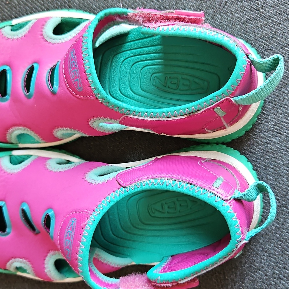 Two Pair Of Kids Water Shoes - Keen and Native - Picture 8 of 13